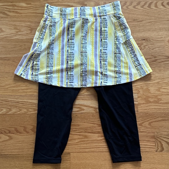 RunningSkirts NWOT Capri Skirt 2 (6-8) - Picture 6 of 11